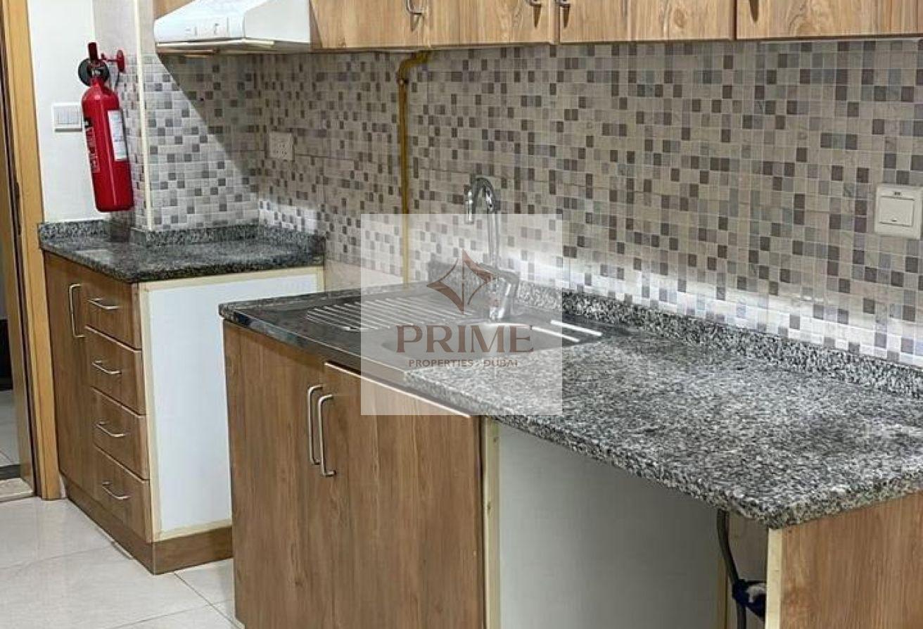 Spacious | Well Maintained | Prime Location photo 5