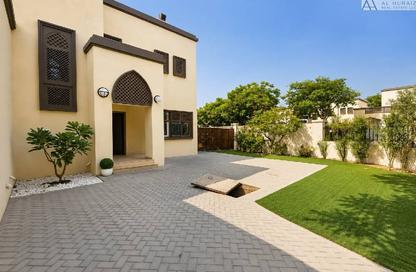 Villa - 3 Bedrooms - 4 Bathrooms for rent in District 8 - Jumeirah Park - Dubai