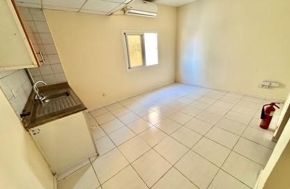 Apartment - Studio - 1 for rent in Muwailih Building - Muwaileh - Sharjah