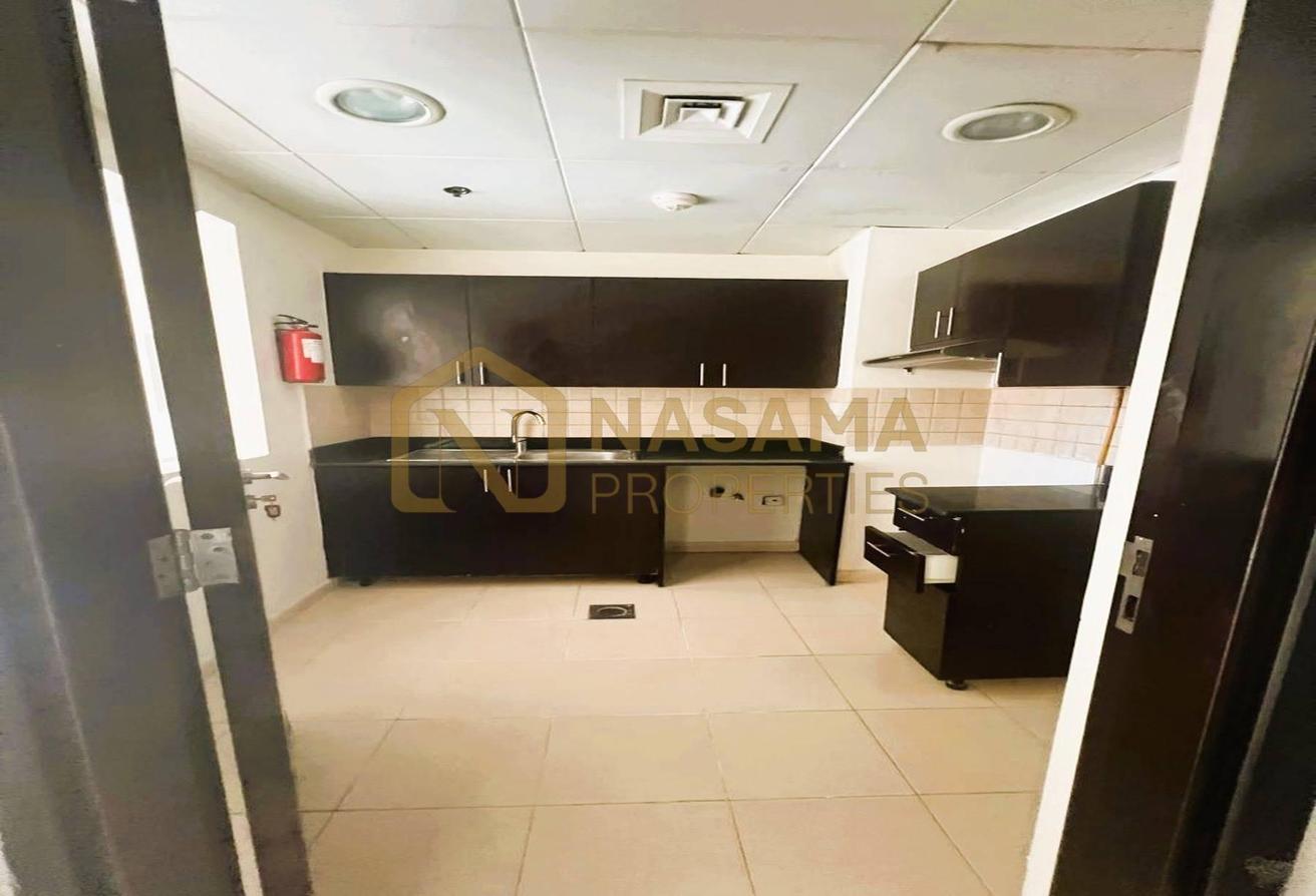 Well Maintained | Unfurnished | Decent community | Prime location photo 4