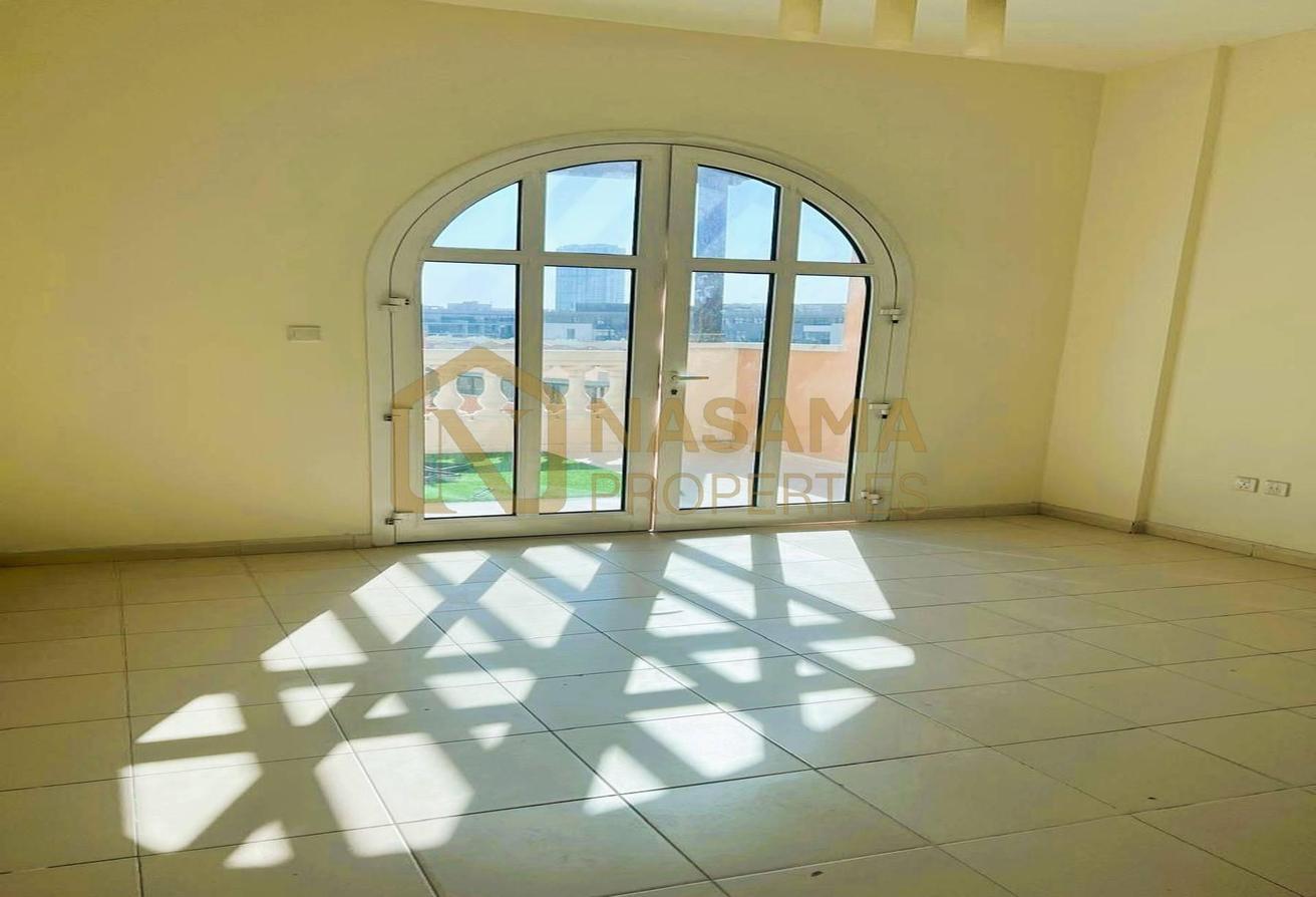 Well Maintained | Unfurnished | Decent community | Prime location photo 9