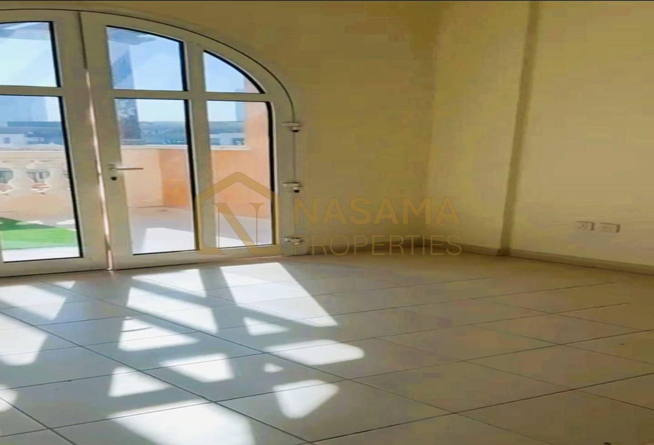 Well Maintained | Unfurnished | Decent community | Prime location photo 6