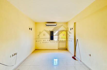 Apartment - 2 - 2 for rent in Al Muteena - Deira - Dubai