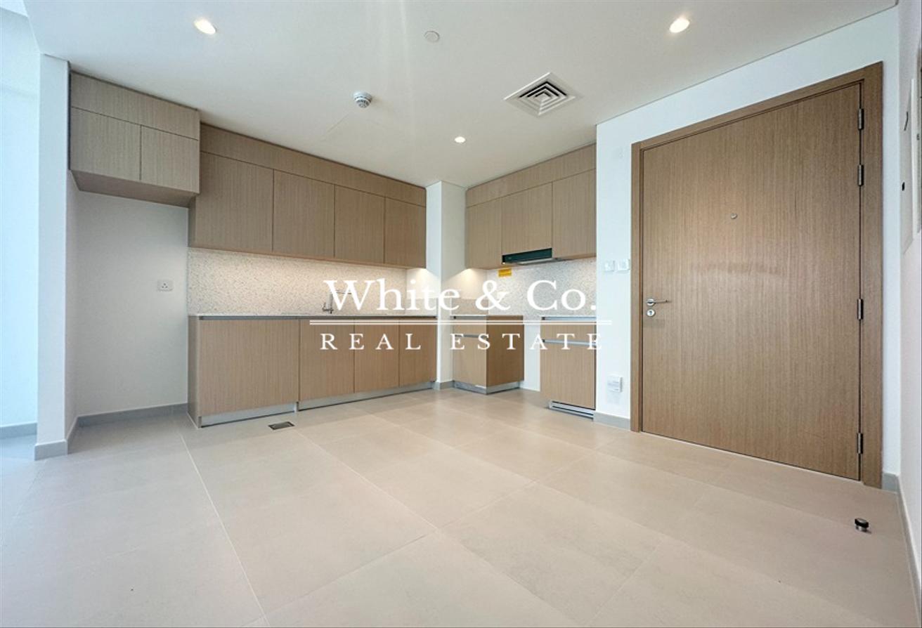 Pool View|Corner Unit |Available September photo 4
