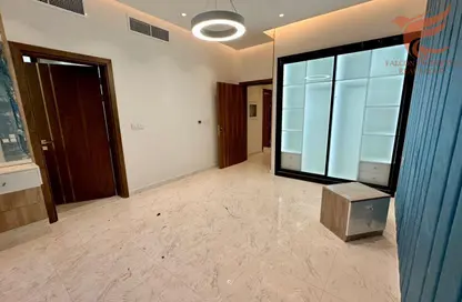 شقة - 2 غرف نوم - 3 حمامات للايجار في المرسى - الجزيرة الحمراء - قرية الحمرا - رأس الخيمة