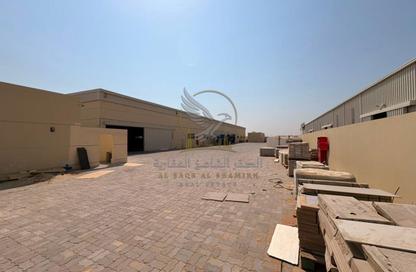Factory - Studio - 7+ Bathrooms for rent in Al Sajaa S - Al Sajaa - Sharjah