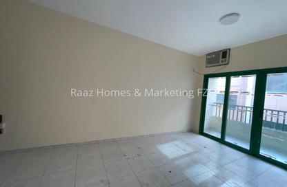 Apartment - 1 - 1 for rent in Plaza Building - Al Ghuwair - Al Gharb - Sharjah Apartment - 1 - 1 for rent in Plaza Building - Al Ghuwair - Al Gharb - Sharjah