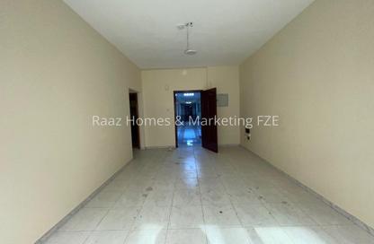 Apartment - 1 - 1 for rent in Plaza Building - Al Ghuwair - Al Gharb - Sharjah