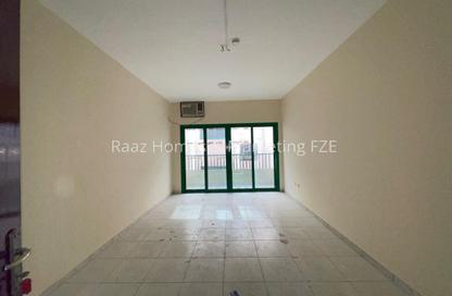 Apartment - 1 - 1 for rent in Plaza Building - Al Ghuwair - Al Gharb - Sharjah Apartment - 1 - 1 for rent in Plaza Building - Al Ghuwair - Al Gharb - Sharjah