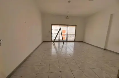 شقة - 2 غرف نوم - 2 حمامات للايجار في بناية أبو شغارة - أبو شغارة - الشارقة شقة - 2 غرف نوم - 2 حمامات للايجار في بناية أبو شغارة - أبو شغارة - الشارقة