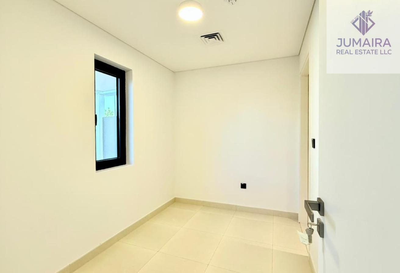 Spacious 2BR Villa Steps TO Pool, Beach,GYM ,GATE