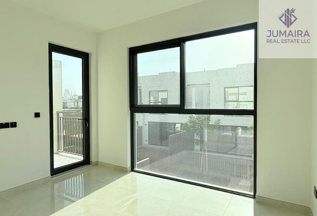 Spacious 2BR Villa Steps TO Pool, Beach,GYM ,GATE