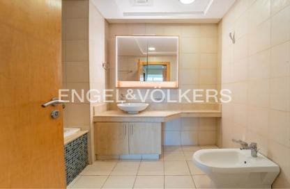 Apartment - 1 Bedroom - 2 Bathrooms for rent in Al Hamri - Shoreline Apartments - Palm Jumeirah - Dubai