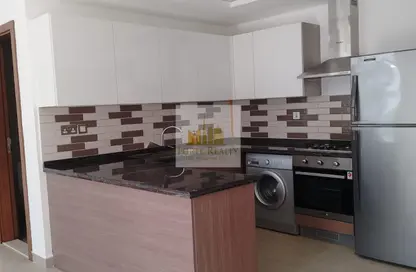 شقة - 2 غرف نوم - 3 حمامات للايجار في عزيزي ستار - الفرجان - دبي