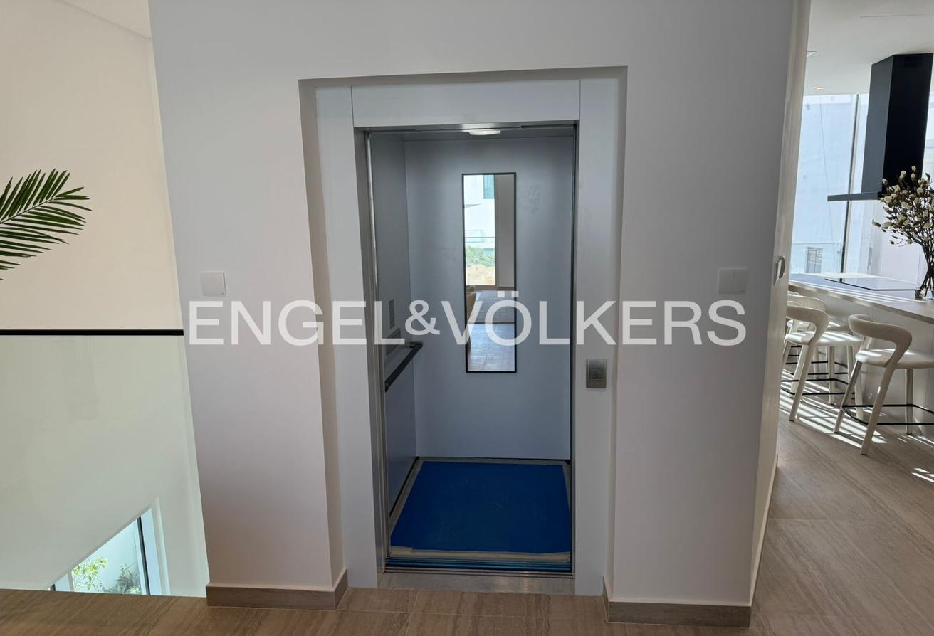 4 Bed | Built-in Pool | Rooftop Entertainment photo 7