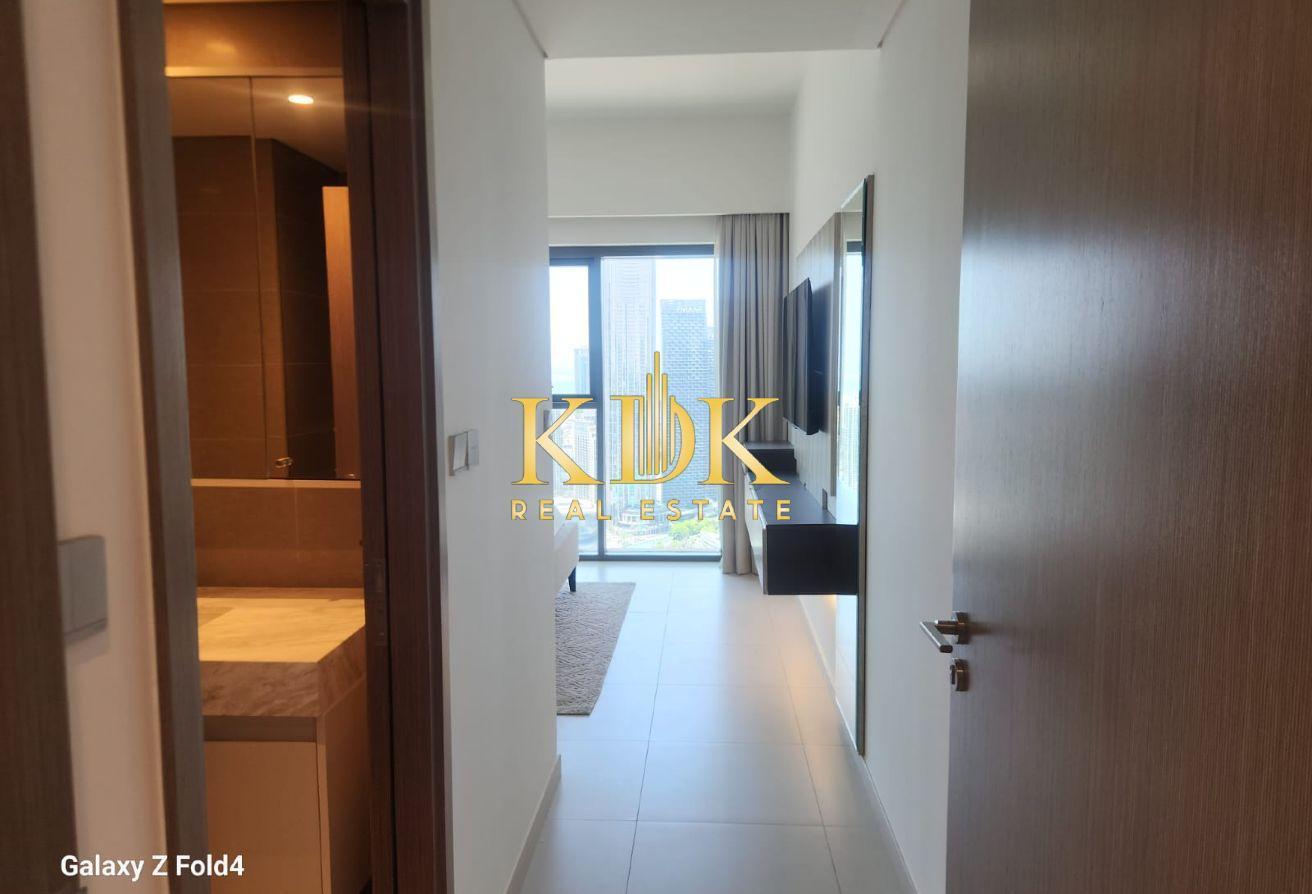 Stylished 3 BR with Study Room | Burj Khalifa View photo 7