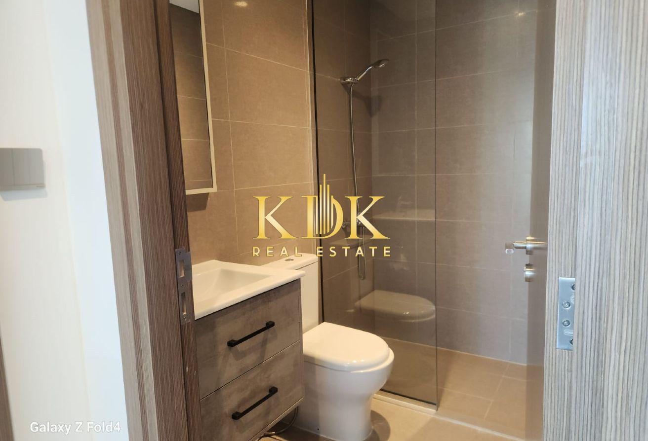 Stylished 3 BR with Study Room | Burj Khalifa View photo 18