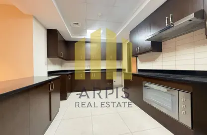 شقة - غرفة نوم - 2 حمامات للايجار في برج دوجا - شارع الشيخ زايد - دبي