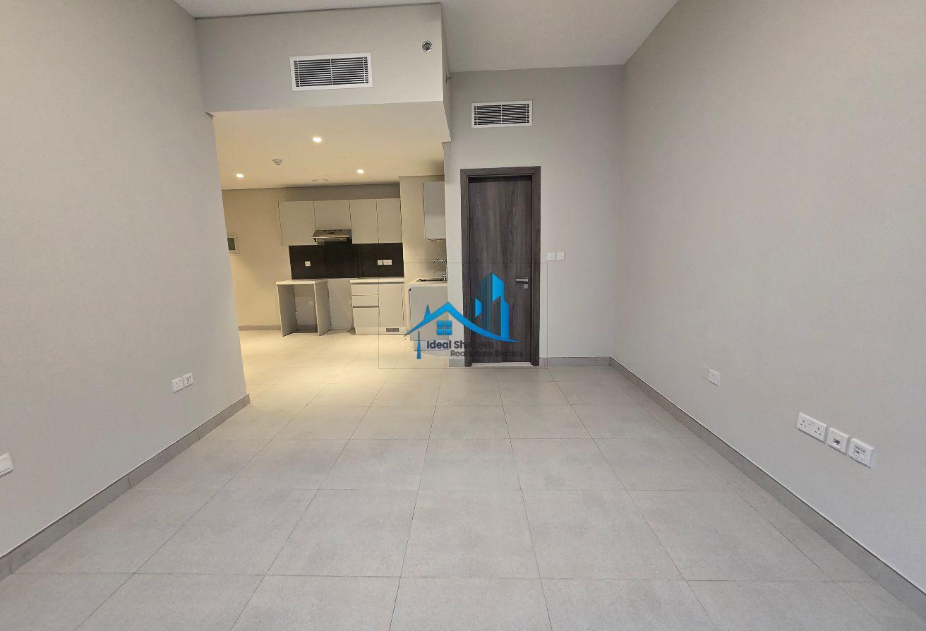 PETS FRIENDLY SPACIOUS M0DERN 0PEN PLAN LAY OUT photo 3