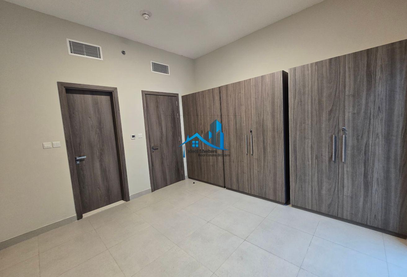 PETS FRIENDLY SPACIOUS M0DERN 0PEN PLAN LAY OUT photo 13