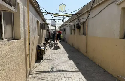 مجمع سكني - 8 غرف نوم - 8 حمامات للبيع في المنطقة الصناعية 15 - المنطقة الصناعية بالشارقة - الشارقة