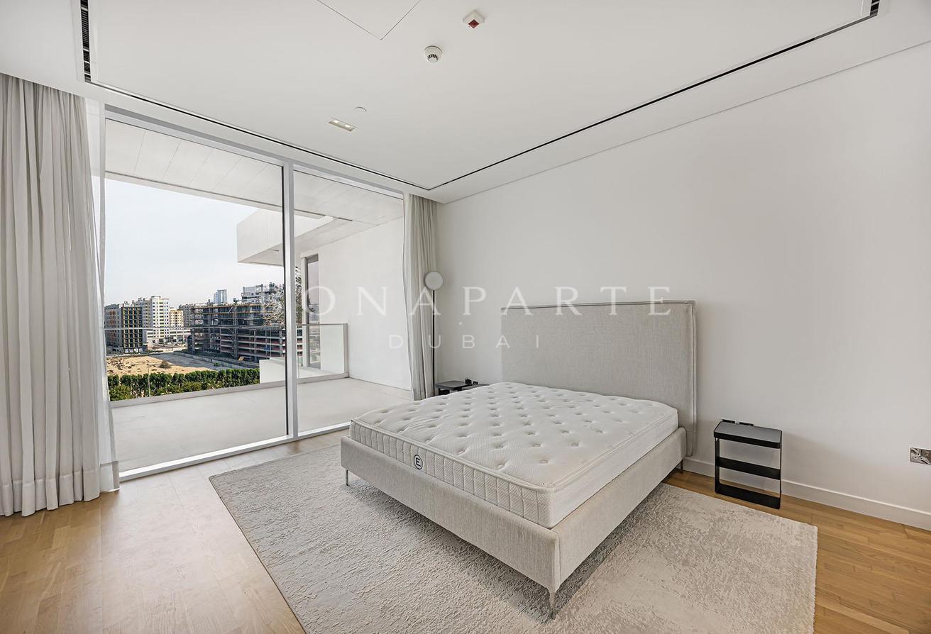 Botanical Sanctuary | Furnished | Vacant photo 4