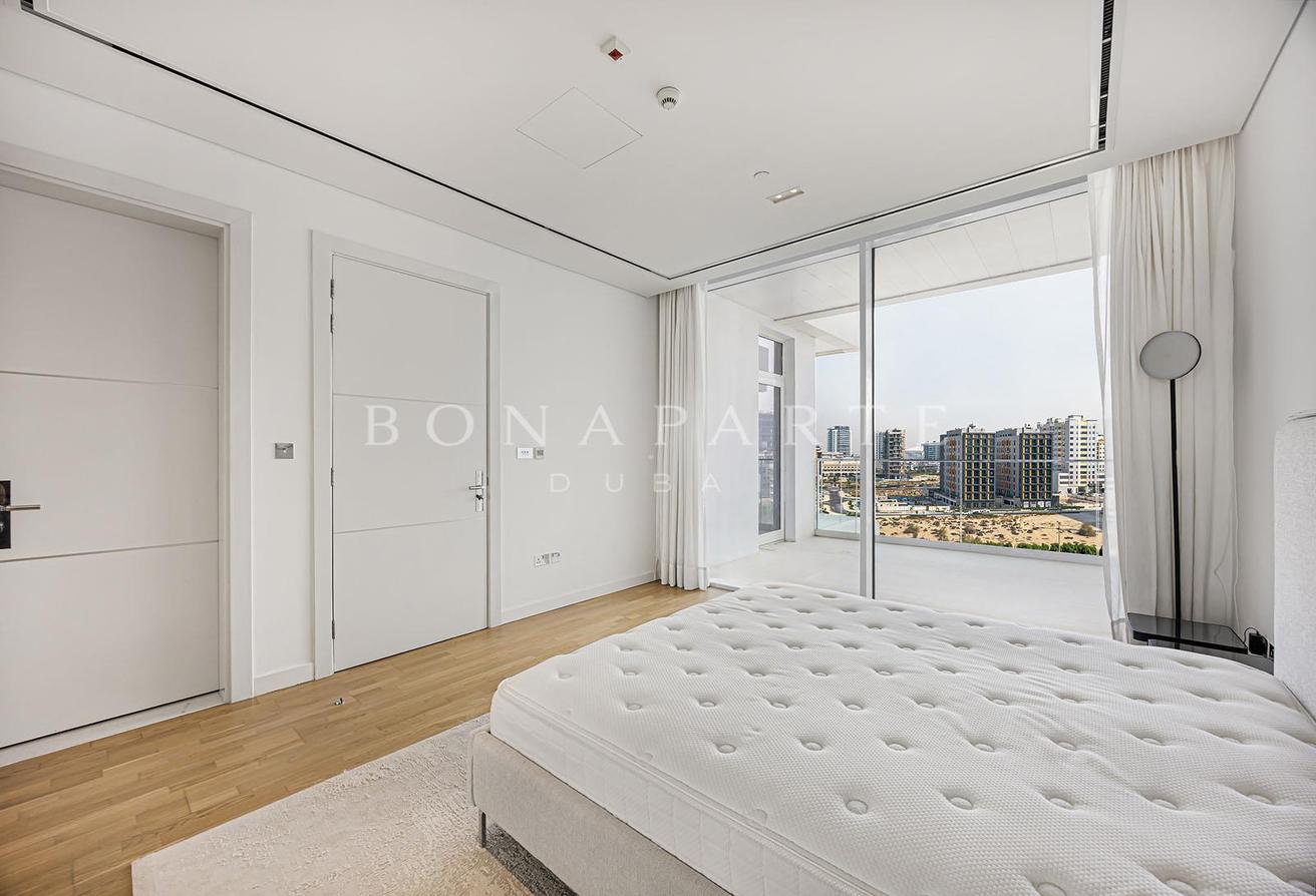 Botanical Sanctuary | Furnished | Vacant photo 5