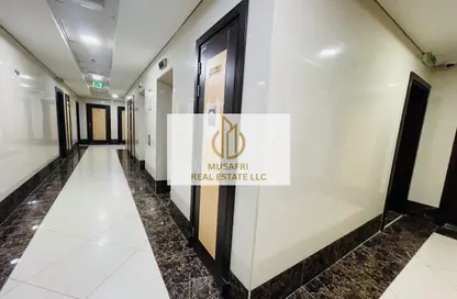 شقة - 2 غرف نوم - 2 حمامات للايجار في تجارية مويلح - الشارقة