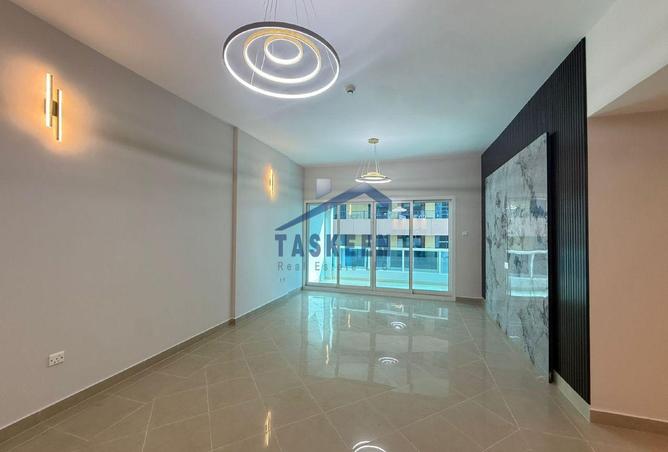 شقة جديدة مجددة مكونة من غرفتي نوم