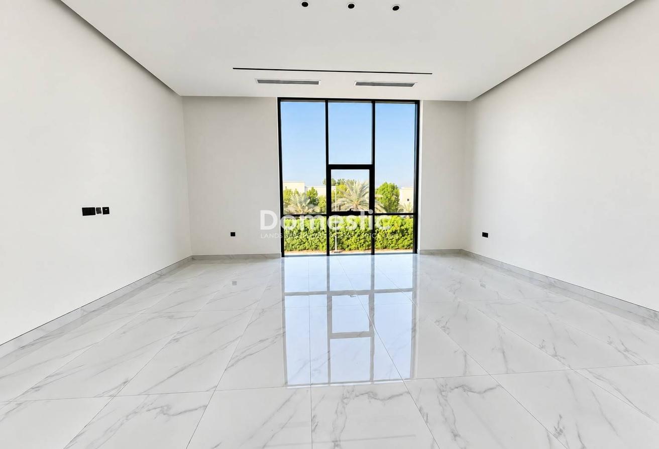 Brand New | 5BR Independent Villa | With Office photo 2