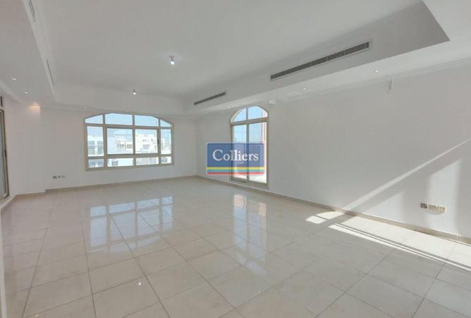 5-bed penthouse in Abu Dhabi · Terrace — photo 3