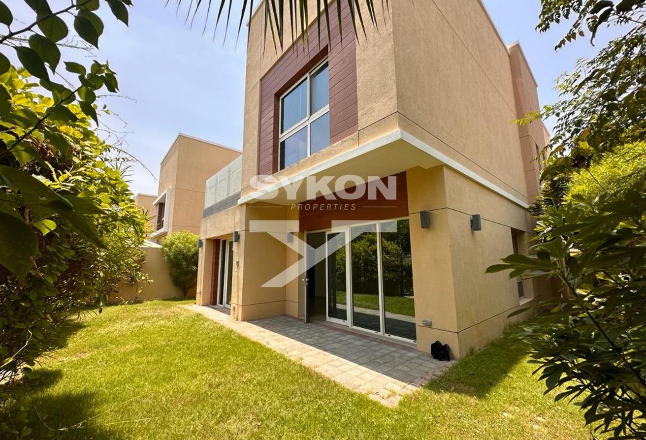 Independent Villa | Share Pool | Spacious Layout photo 3