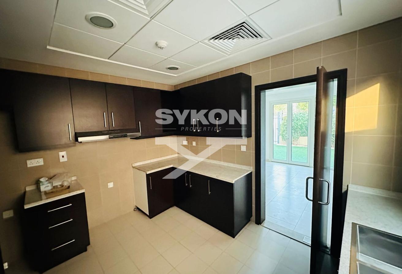 Independent Villa | Share Pool | Spacious Layout photo 11