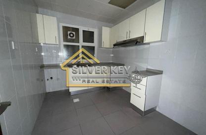 Apartment - 2 Bedrooms - 3 Bathrooms for rent in Al Fardan Centre - Al Majaz 3 - Al Majaz - Sharjah