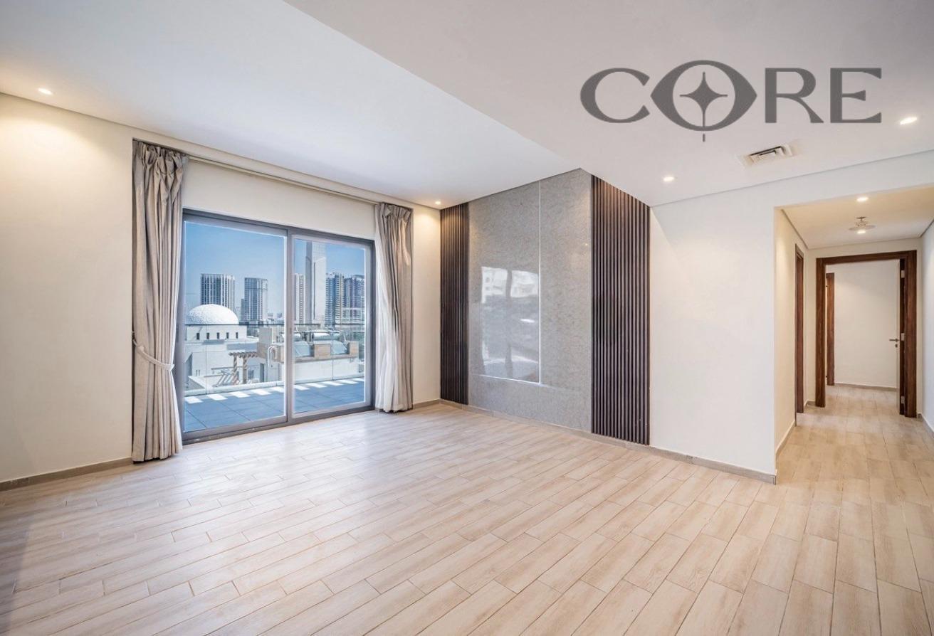 Vacant | Huge Terrace | Big Living Room photo 6