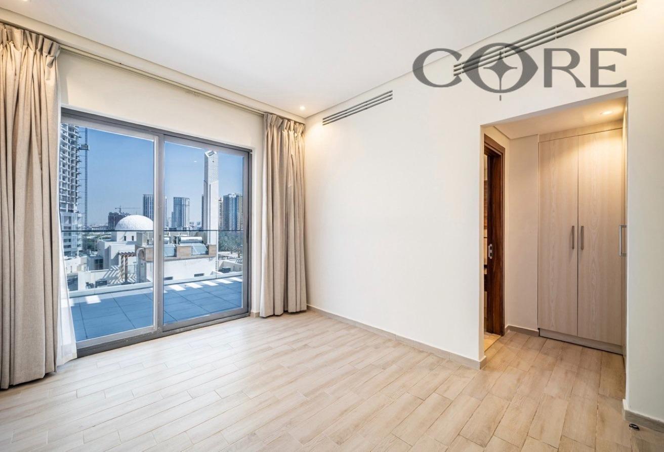 Vacant | Huge Terrace | Big Living Room photo 9