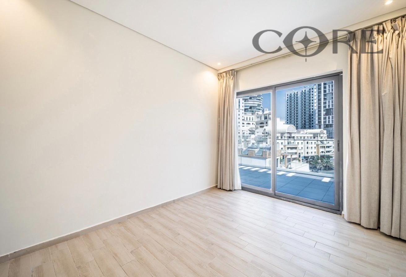 Vacant | Huge Terrace | Big Living Room photo 8