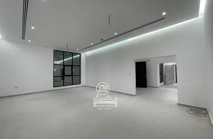 Villa - 5 Bedrooms - 7 Bathrooms for rent in Madinat Al Riyad - Abu Dhabi