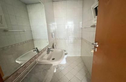 Apartment - 4 Bedrooms - 5 Bathrooms for rent in Al Khan Corniche - Al Khan - Sharjah