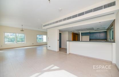 Villa - 4 - 4 for rent in District 9 - Jumeirah Park - Dubai