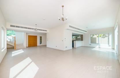 Villa - 4 - 4 for rent in District 9 - Jumeirah Park - Dubai
