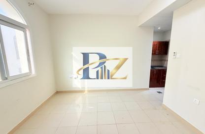 Apartment - Studio - 1 for rent in Muwailih Building - Muwaileh - Sharjah
