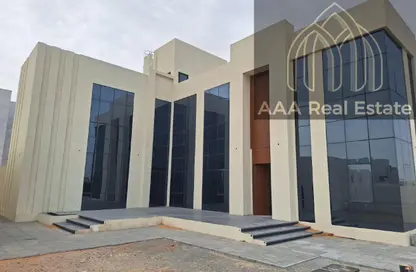 Villa - 4 Bedrooms - 5 Bathrooms for rent in Wadi Alshabak - Dubai