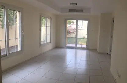 فيلا - 2 غرف نوم - 3 حمامات للايجار في الينابيع 15 - الينابيع - دبي