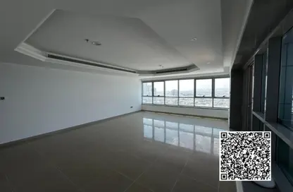 شقة - 2 غرف نوم - 2 حمامات للايجار في برج الكورنيش - طريق كورنيش عجمان - عجمان