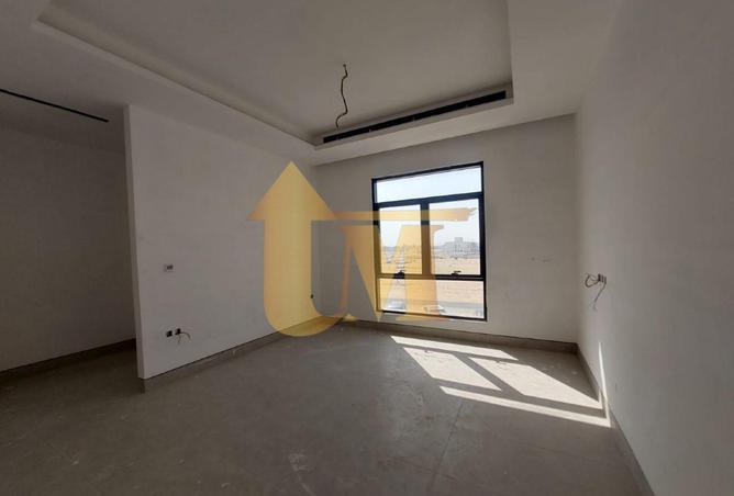 92693739 - Property Image 2
