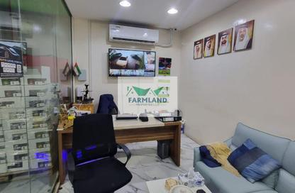 Warehouse - Studio - 1 Bathroom for rent in Umm Ramool - Dubai