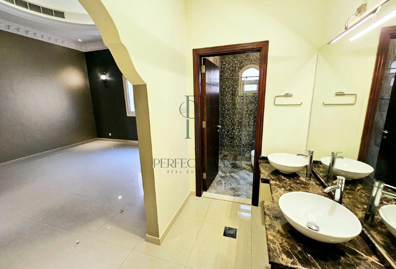 Spacious Villa| Large Garden|Premium Family Living photo 4