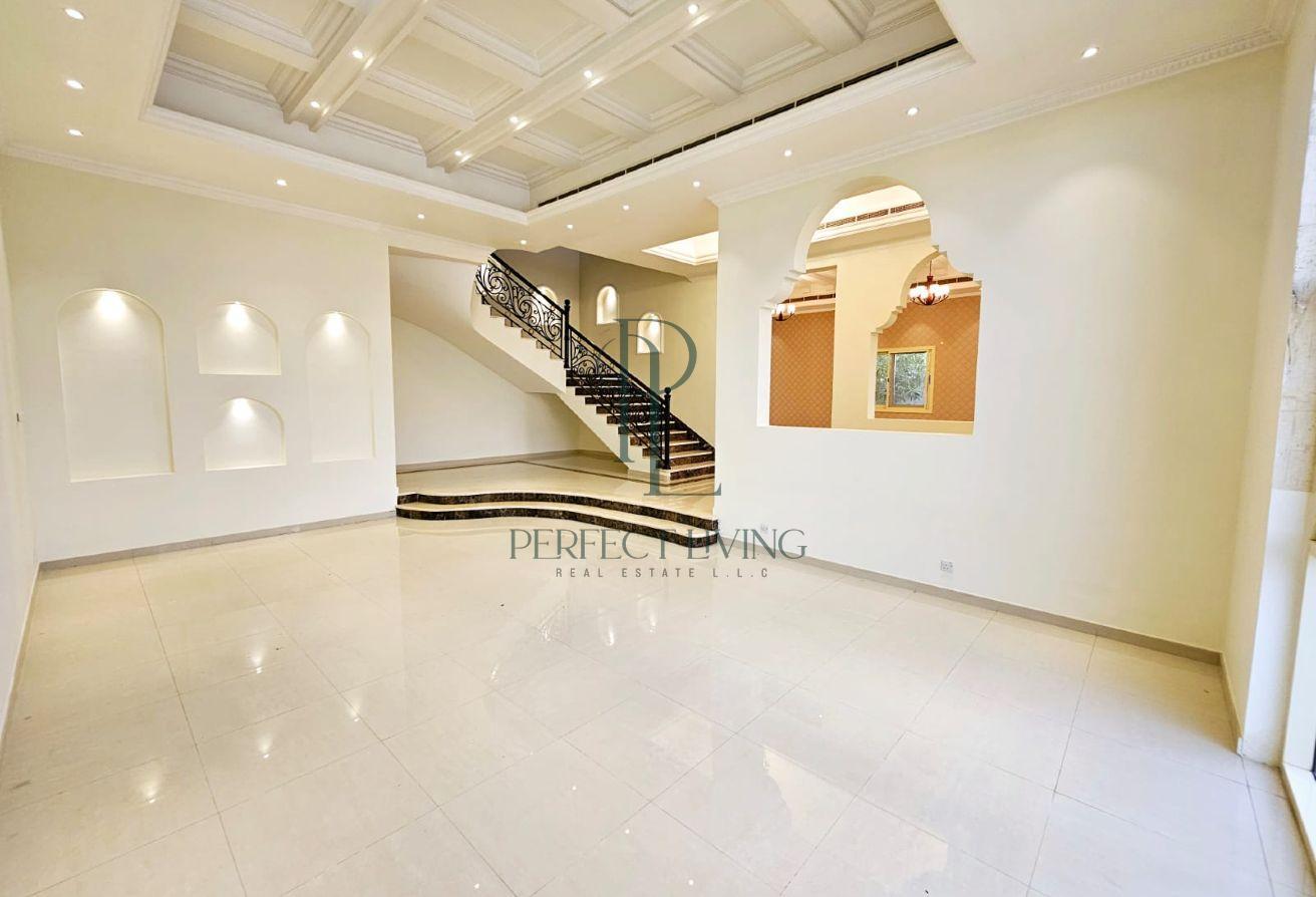 Spacious Villa| Large Garden|Premium Family Living photo 2