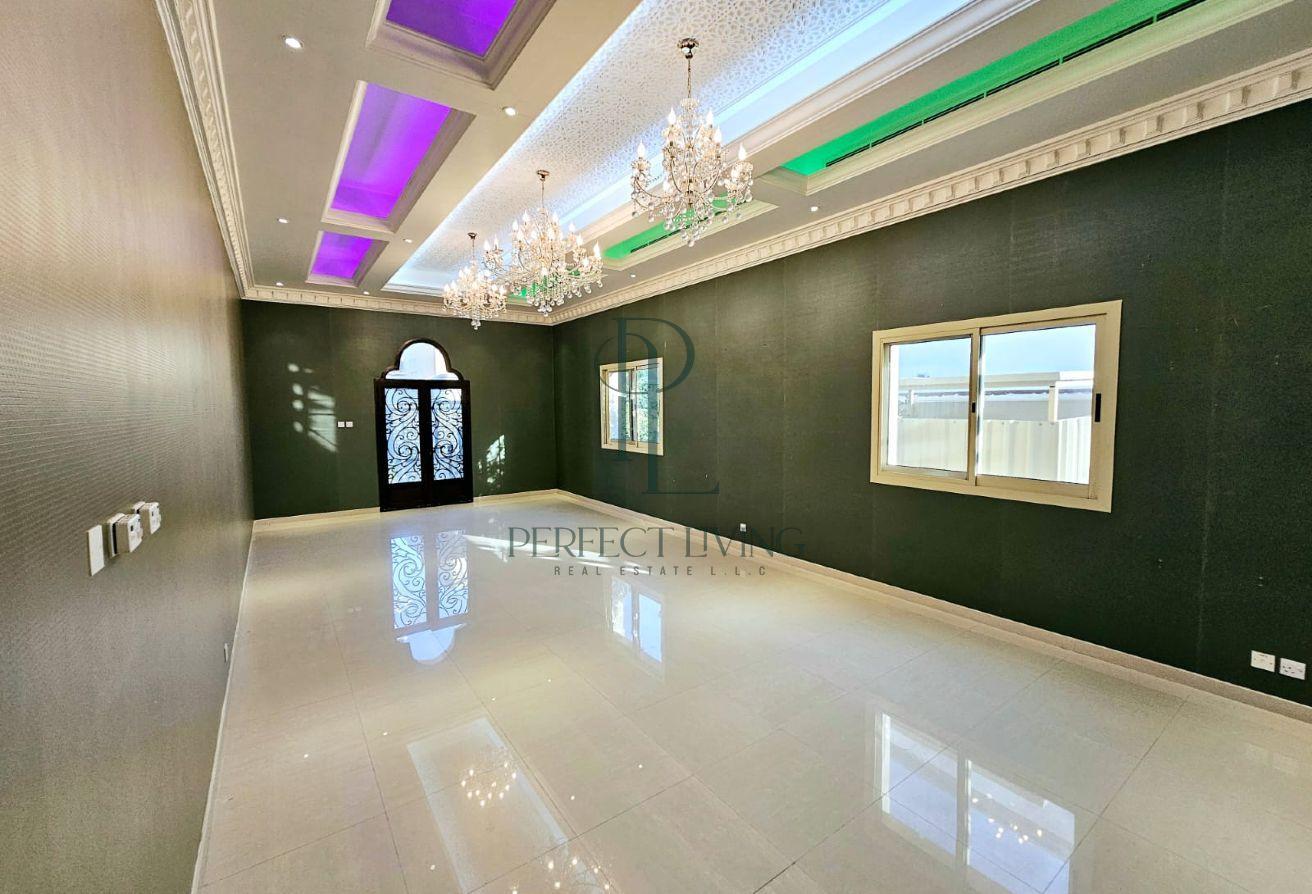 Spacious Villa| Large Garden|Premium Family Living photo 12